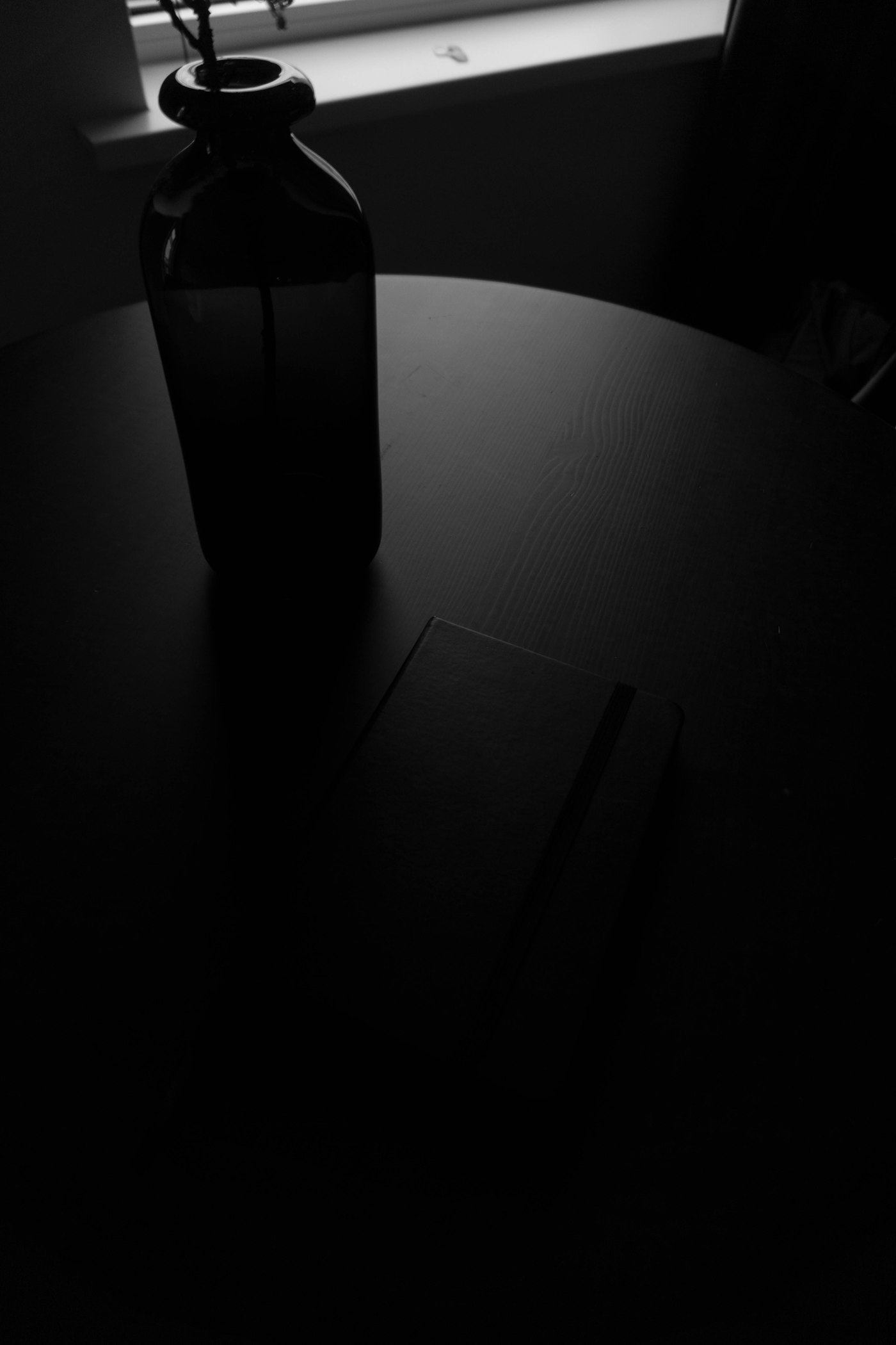 The bottle of Nuit Blanche, cut like a dark stone
